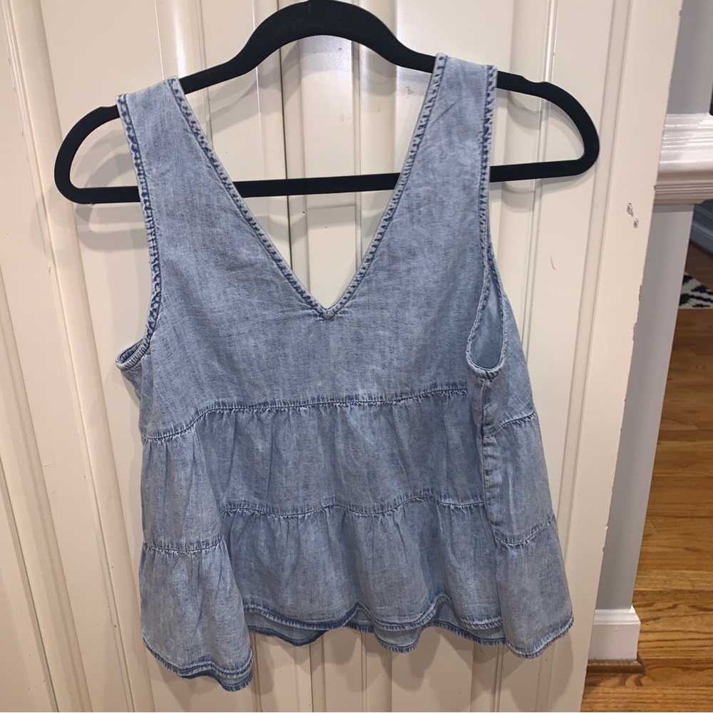 Gap Women’s tiered denim v-neck tank cropped top Medium